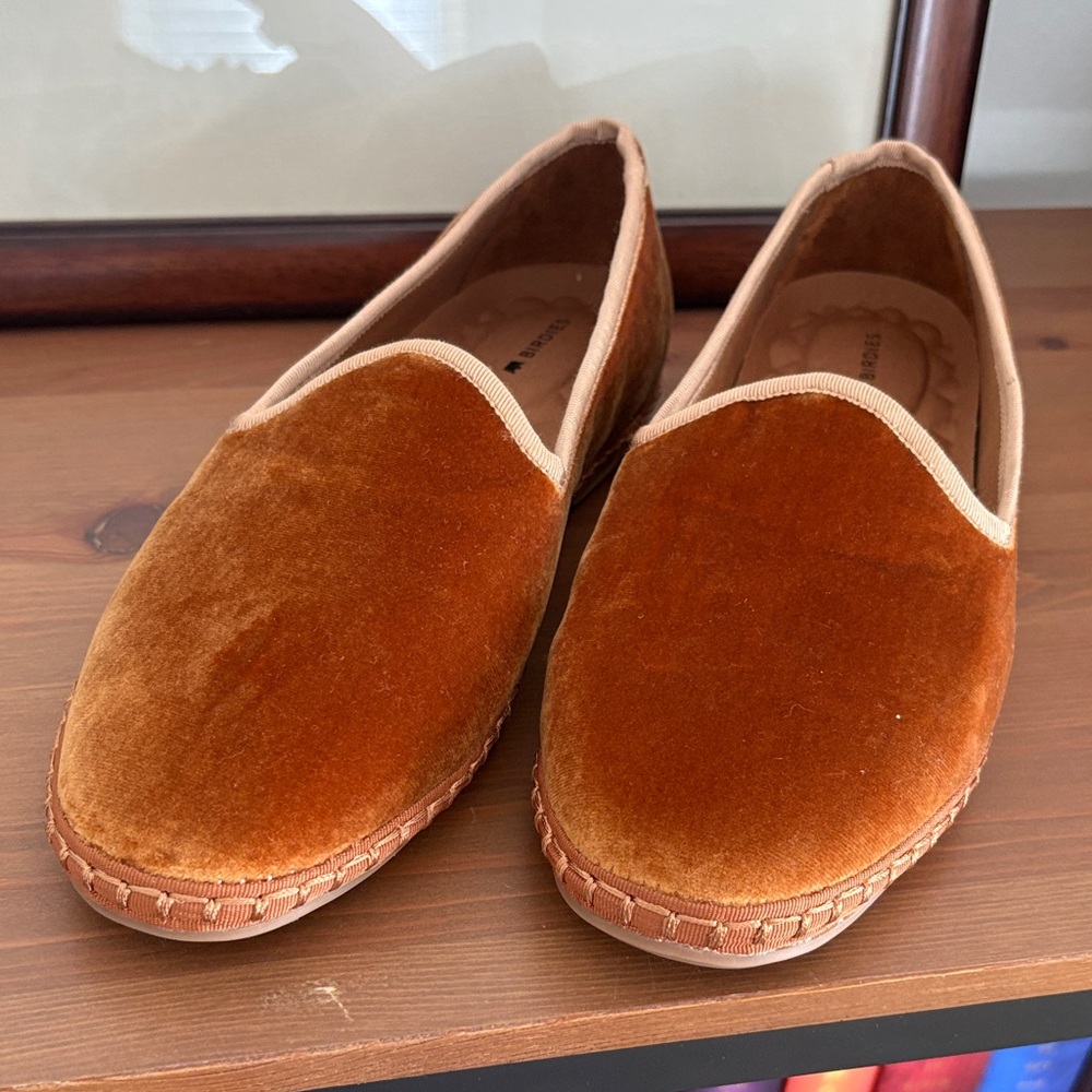Birdies Velvet Slip-On Flats in Rust